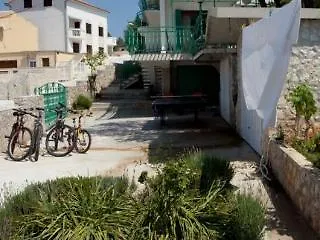 Ljubo Razanj Vila *